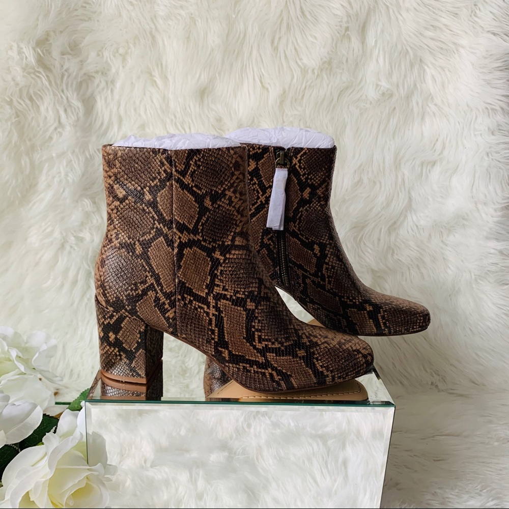 Splendid Snakeskin Booties, size 6 1/2 💕